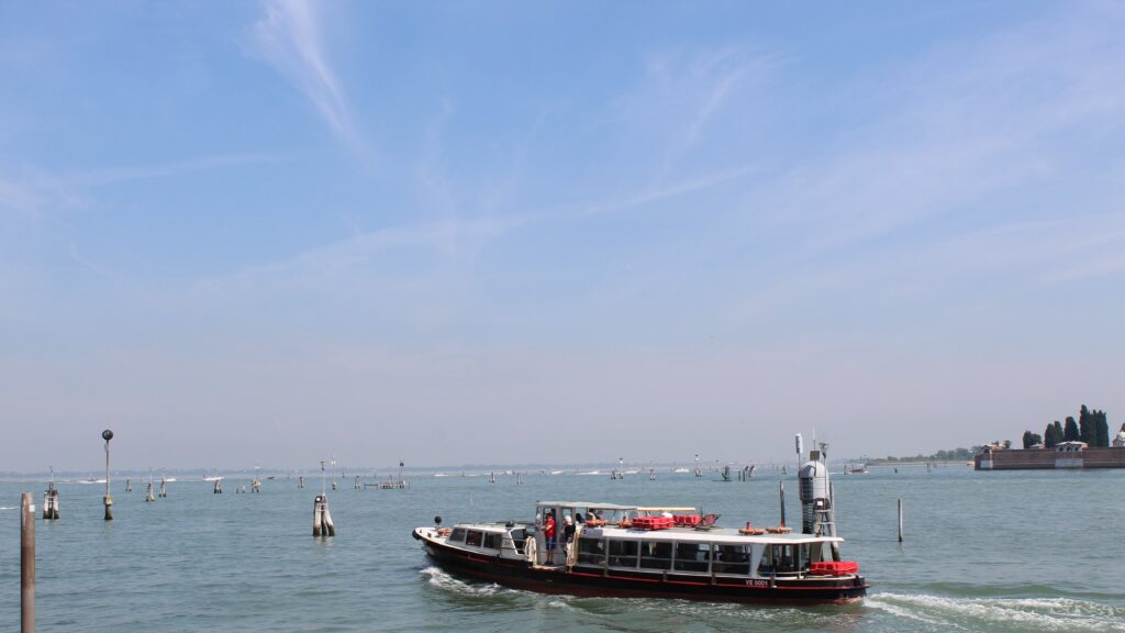 Burano isola inedita e tradizione