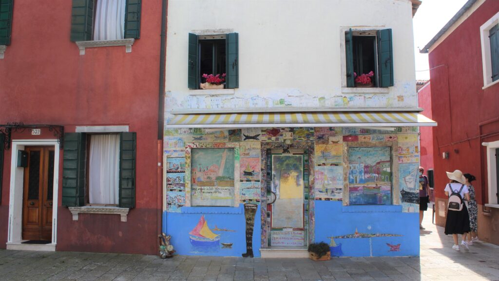 Burano isola inedita e tradizione