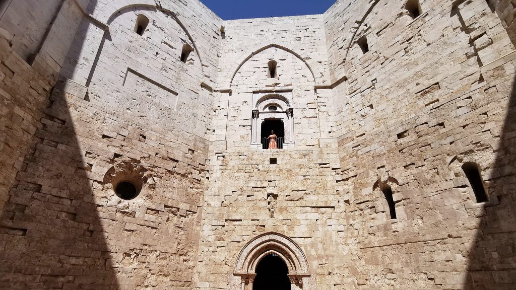 Visitare Castel del Monte in giornata