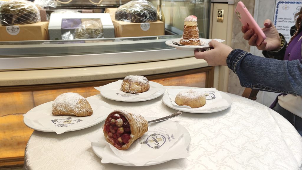 Visitare Napoli colazione