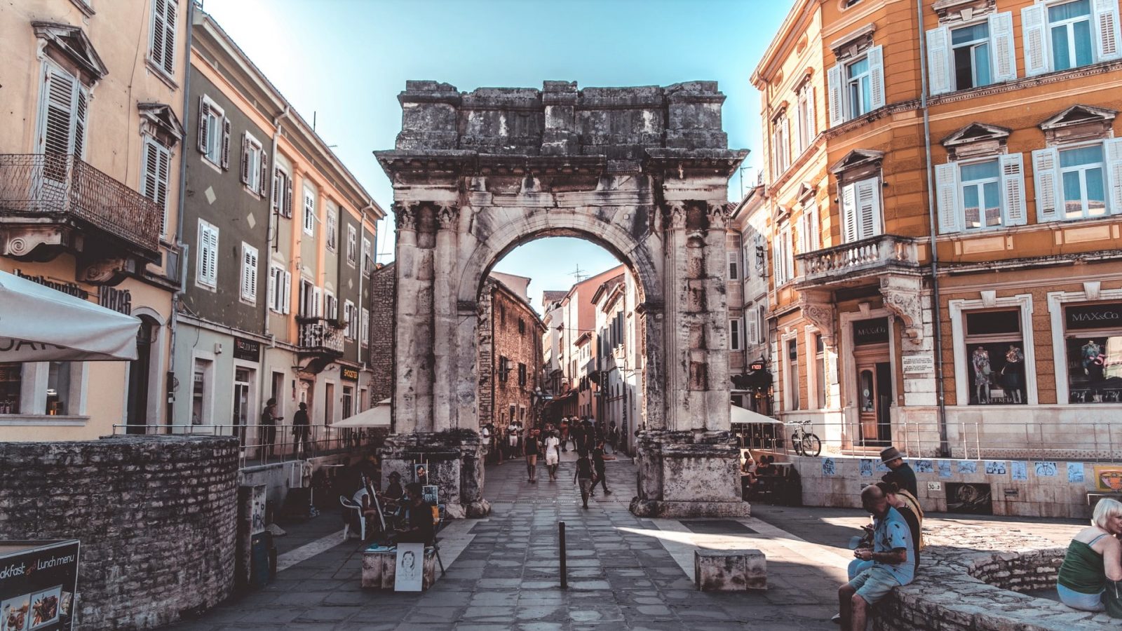 Pula e il mare della Croazia