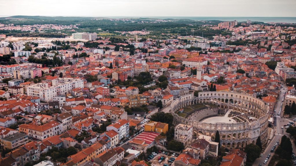 Pula e il mare della Croazia