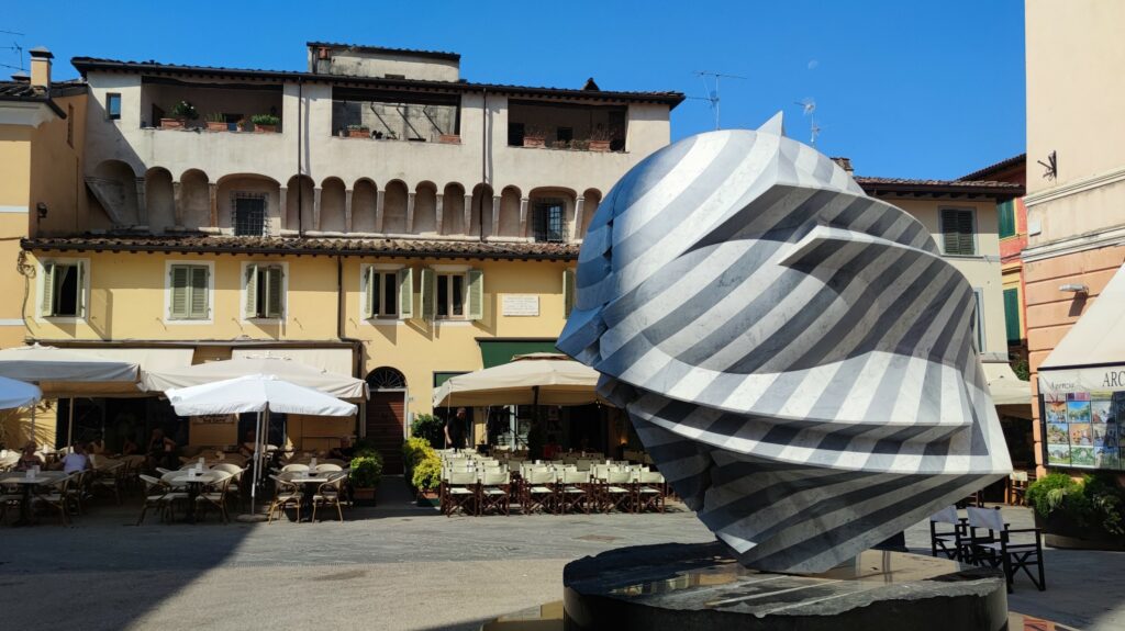 Visitare Pietrasanta a partire dalla colazione